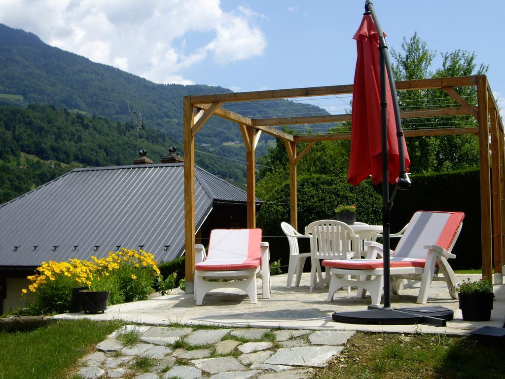 Chambres D'Hotes Les Pierres Taillees Thénésol Exteriér fotografie